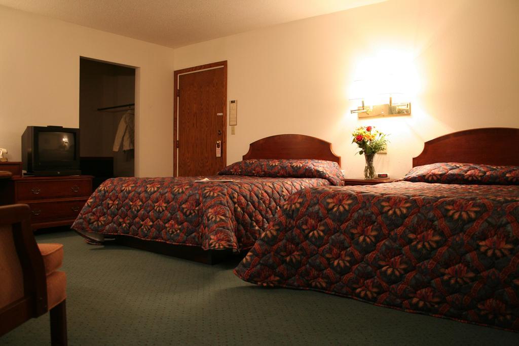 University Inn Cedar Falls Kamer foto